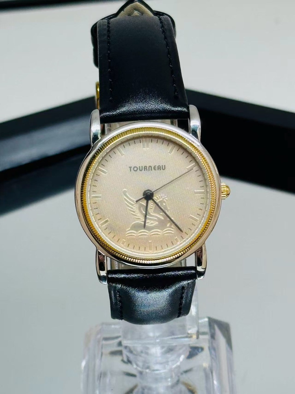 Vintage Tourneau Women’s Quartz Watch Leather Strap 30mm New Battery Runs